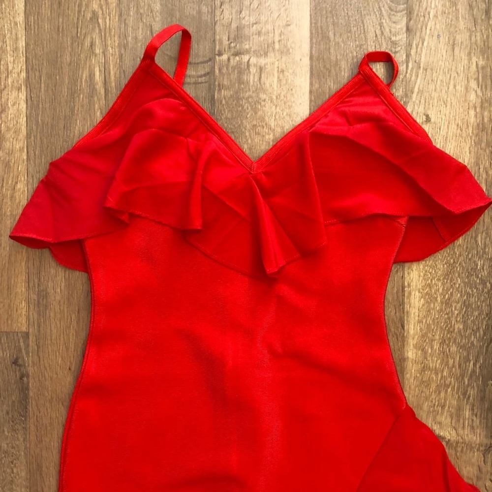 NWOT Body-con Ruffled Dress - Picture 5 of 8